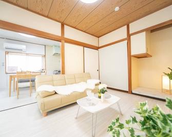 Free parking for 2 cars A 4LDK house in Yokkaich / Yokkaichi City Mie - 四日市市 - 客廳