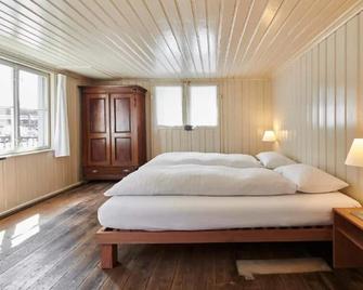 Holiday apartment Romanshorn for 1 - 4 persons with 2 bedrooms - Historical building - Romanshorn - Schlafzimmer