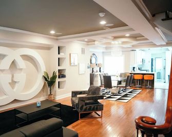 Charm City Luxury 4 Bedroom Brick Home - ボルティモア
