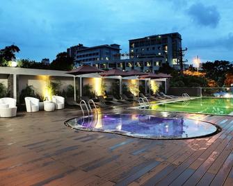 Dragon Sea Hotel - Sam Son - Piscina