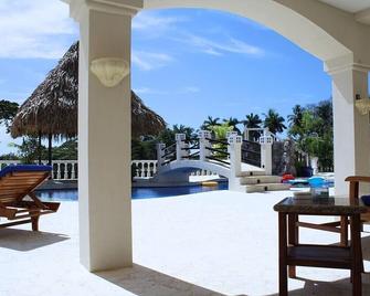 Luxury Tambor Estate with private pool, jacuzzi, and panoramic view - Tambor - Patio