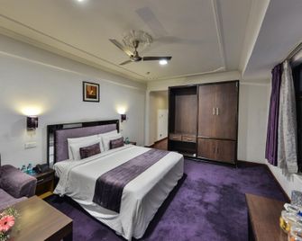 Batra Hotel And Residences - Srinagar - Bedroom