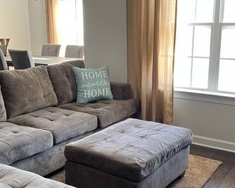 Amazing New Luxury 2 Bdrm Townhome Pool South Charlotte in heart of Ballantyne - Charlotte