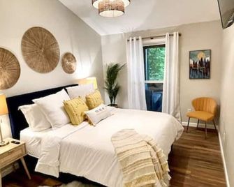 Dreamy Cottage Getaway with Sunset Lakeview - Cadiz