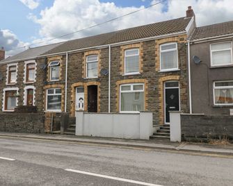 32 Bridgend Road - Maesteg - Building