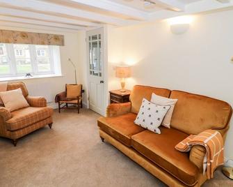 Bumble Cottage - Warwick - Living room