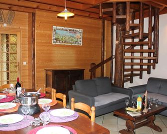 Chalet CAUTERETS, a magnificent view, quiet, site 'les hauts de Cauterets' - Cauterets - Salle à manger