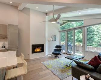 Deluxe 2 Bedroom Apartments At Resort With Outdoor Pool & Hot Tub - Aspen - Olohuone