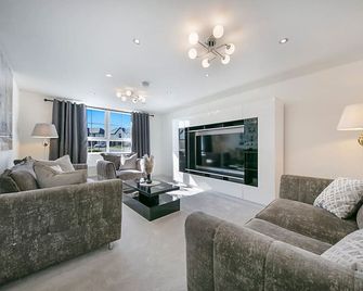 Fern Place Villa - Grampian Lettings Ltd - Westhill - Living room