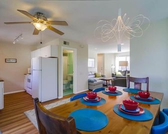 Pacific Beach Escape | Walk to Ocean | Private Yard | A/C | Dogs OK - 聖地亞哥 - 餐廳