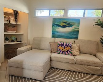 Casa Tiki - Tropical Beachfront Chilluxe - Ensenada - Olohuone