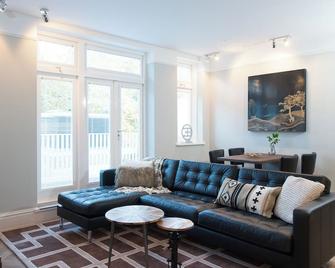 Park Central Executive Apartments 102 - The Hague - Living room