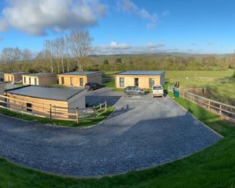 North Wales Eco Lodges - Ruthin - Außenansicht