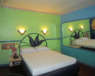 Halina Drive in Hotel-Sta Mesa - Manila - Phòng ngủ