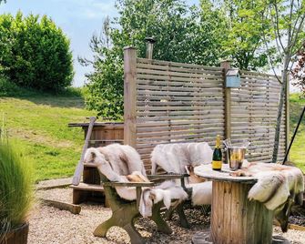 Herbie's Shepherd Hut - UK50229 - Nottingham - Patio