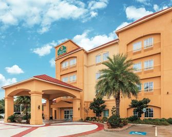 La Quinta Inn & Suites by Wyndham Houston Bush Intl Airpt E - Humble - Edificio