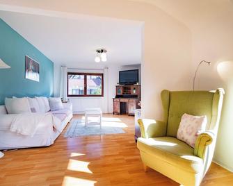 Charming apartment 'Altes Kino' with 2SZ-2BZ and terrace - Baden-Baden - Living room