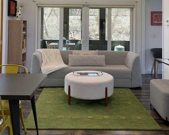 Modern Gem in the Heart of Downtown Callicoon NY - Callicoon - Living room
