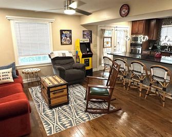 Cozy Brookside Home in the Heart of Kansas City! - Kansas City - Sala de estar