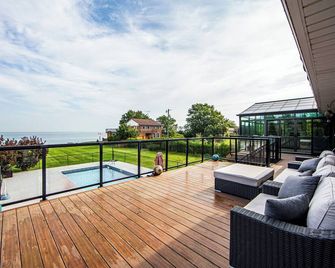 Lakehouse with Spectacular View + Pool and 5 Bedrooms close to Niagara Falls - Grimsby - Balcony
