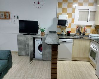 Beautiful Ground Floor Apartment with pool. - Miami Platja - Cuisine