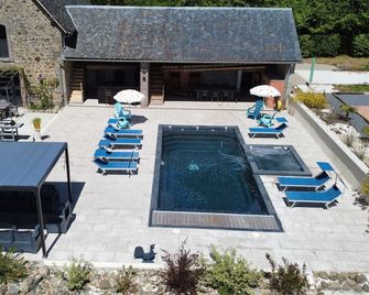 Calm and Luxury in the dependence of the Château de la Calmette - Crandelles - Piscina