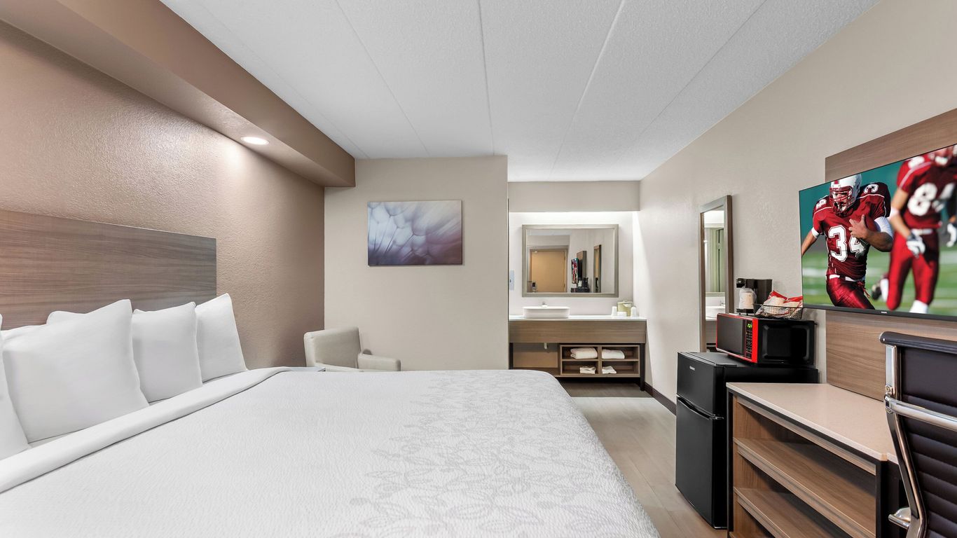 Red Roof Plus Chicago - Hoffman Estates