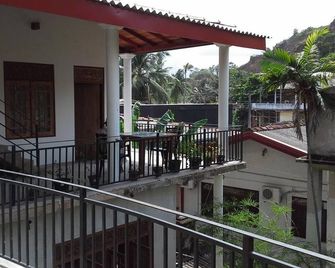 Srimali's Residence - אונוואטונה - מרפסת