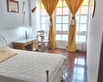 Spacious house with terrace and balcony in A Coruña - La Coruña - Habitación