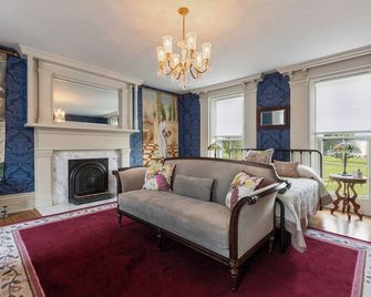Bardstown Beauty: History & Comfort Combined/5 Br - Bardstown - Living room
