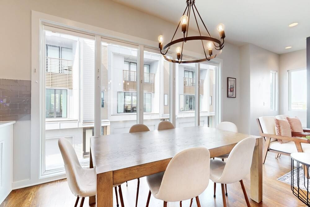3BD/3.5BA modern townhouse 7 mins from downtown, walking distance to restaurants - נאשוויל - חדר אוכל