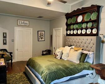 Cozy 1-bedroom house with WiFi and AC in charming Livingston - Livingston - Bedroom