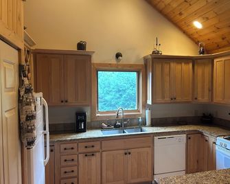Blue Ridge Mountains - West Jefferson - Kitchen