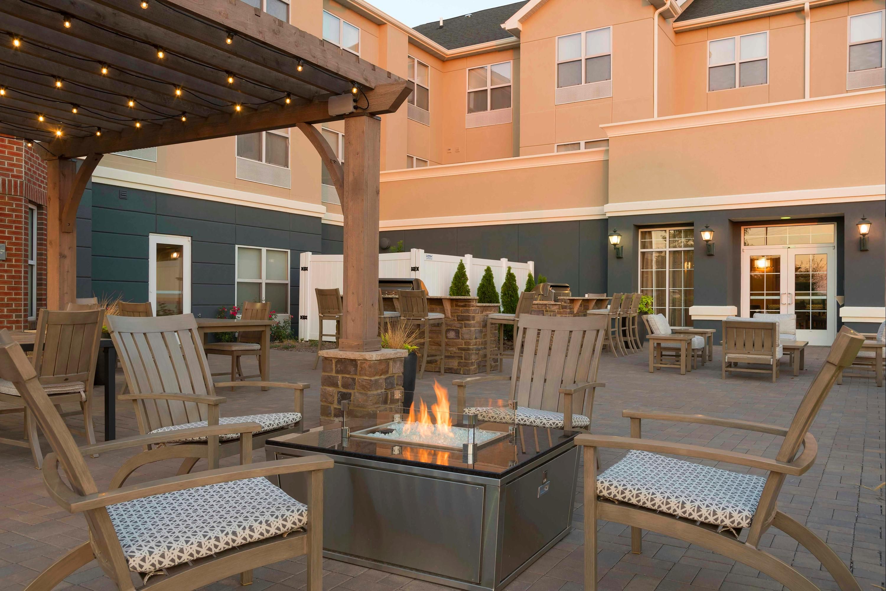 Homewood Suites by Hilton Indianapolis-Airport/Plainfield - Plainfield - Patio