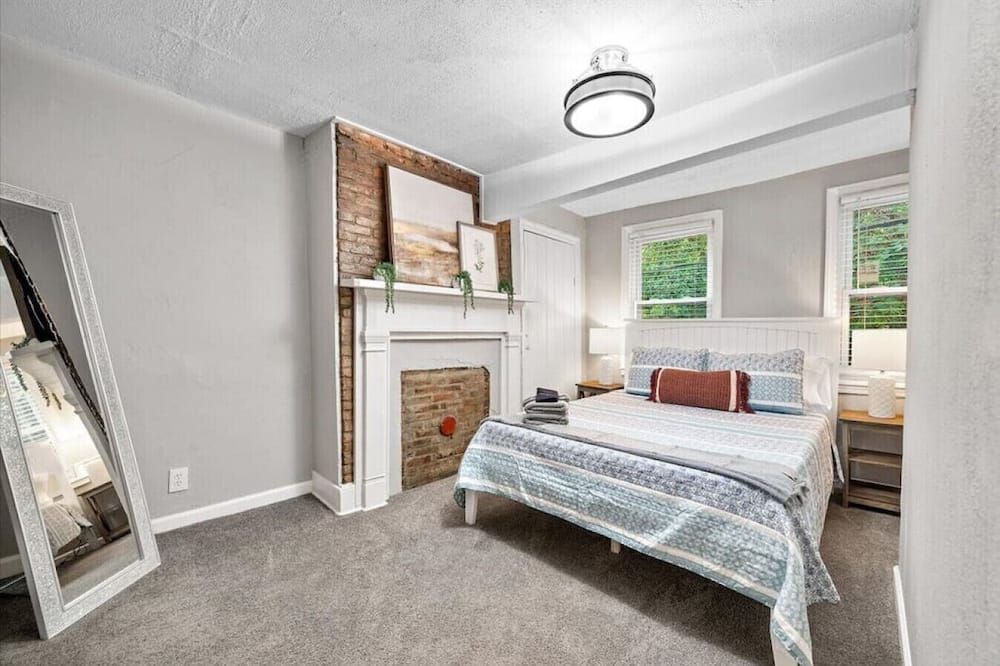 Cozy Southside Pitt home w/ Pool Table +Yard - פיטסבורג - חדר שינה