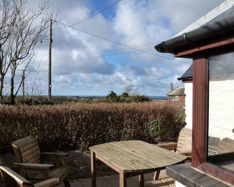 Treneved Lodge 5 star Detached Cottage with Sea Views - Solva - Patio