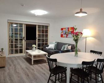 Modern 2BR Apartment and Parking in Griffith - Hosted by Canstay - Kingston - Їдальня