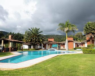 Hotel Rancho Las Margaritas - Valle de Bravo - Piscina