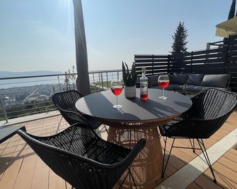 Sunrise signature Apartment mit privater Dachterrasse und traumhaften Seeblick - Toscolano-Maderno - Balkon