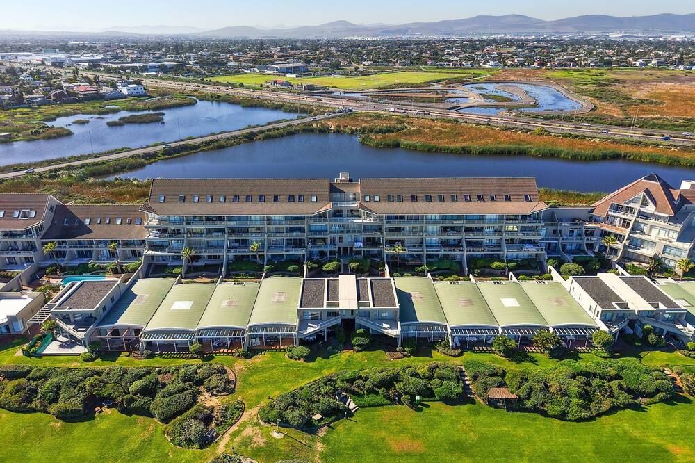 Dolphin Beach H301 by Host Agents - Bloubergstrand - בניין