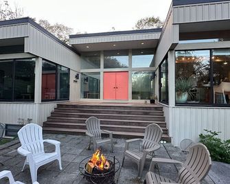 Modern Villa with private pond near Legoland and Delaware River. - Port Jervis - Patio