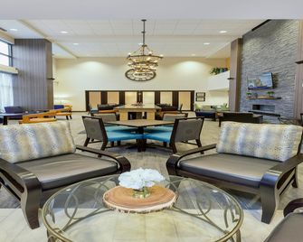 Hampton Inn & Suites West Morgantown University Towne Centre - מורגנטאון - טרקלין