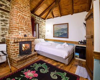 Agios Germanos Traditional Hotel - Agios Germanos - Slaapkamer