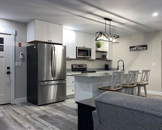 Cozy 3 Br 2 Bath Sleeps 8 Quiet - Brewer - Cocina
