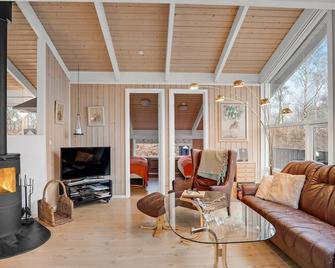 Stunning home in Dannemare with WiFi - Dannemare - Sala de estar