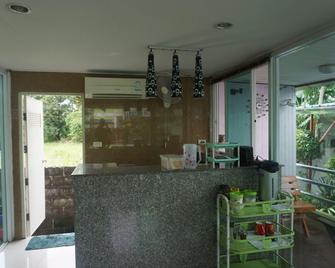 Wetsawat Place Hotel - Yasothon - Front desk