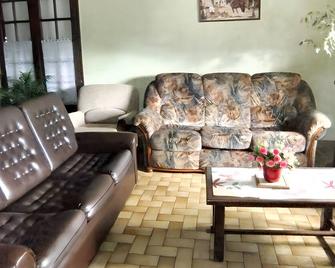 Maison confortable à Saint-Laurent-de-Cuves avec jardin - Coulouvray-Boisbenâtre - Sala de estar