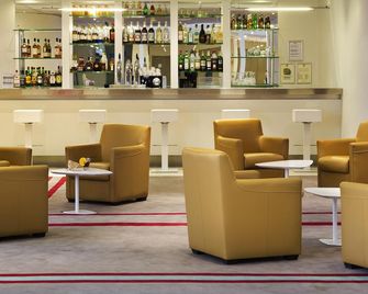 Hôtel Mercure Paris Le Bourget - Ле-Блан-Меній - Бар