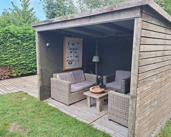 Have a nice stay! - Holiday Home de Witte Raaf with garden and hottub - Noordwijk - Pátio