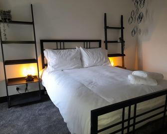 Chic 5 double bedroom house - 15 min to Manchester - Manchester - Schlafzimmer
